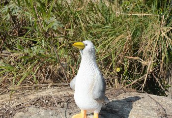 鴿子雕塑-戶外公園景區創意玻璃鋼仿真動物彩繪雕塑