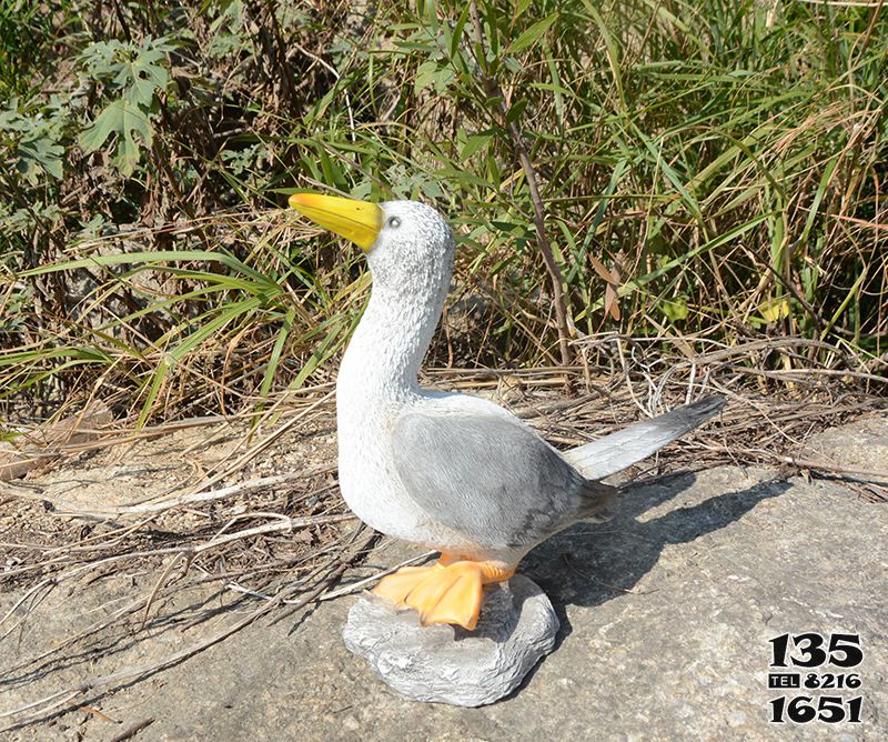 鴿子雕塑-公園湖邊創意個性玻璃鋼仿真動物鴿子雕塑