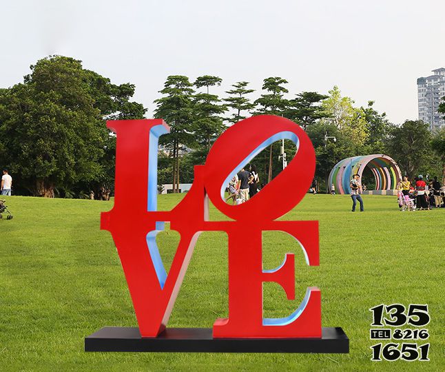 LOVE雕塑-公園里擺放的不銹鋼創意LOVE雕塑高清圖片