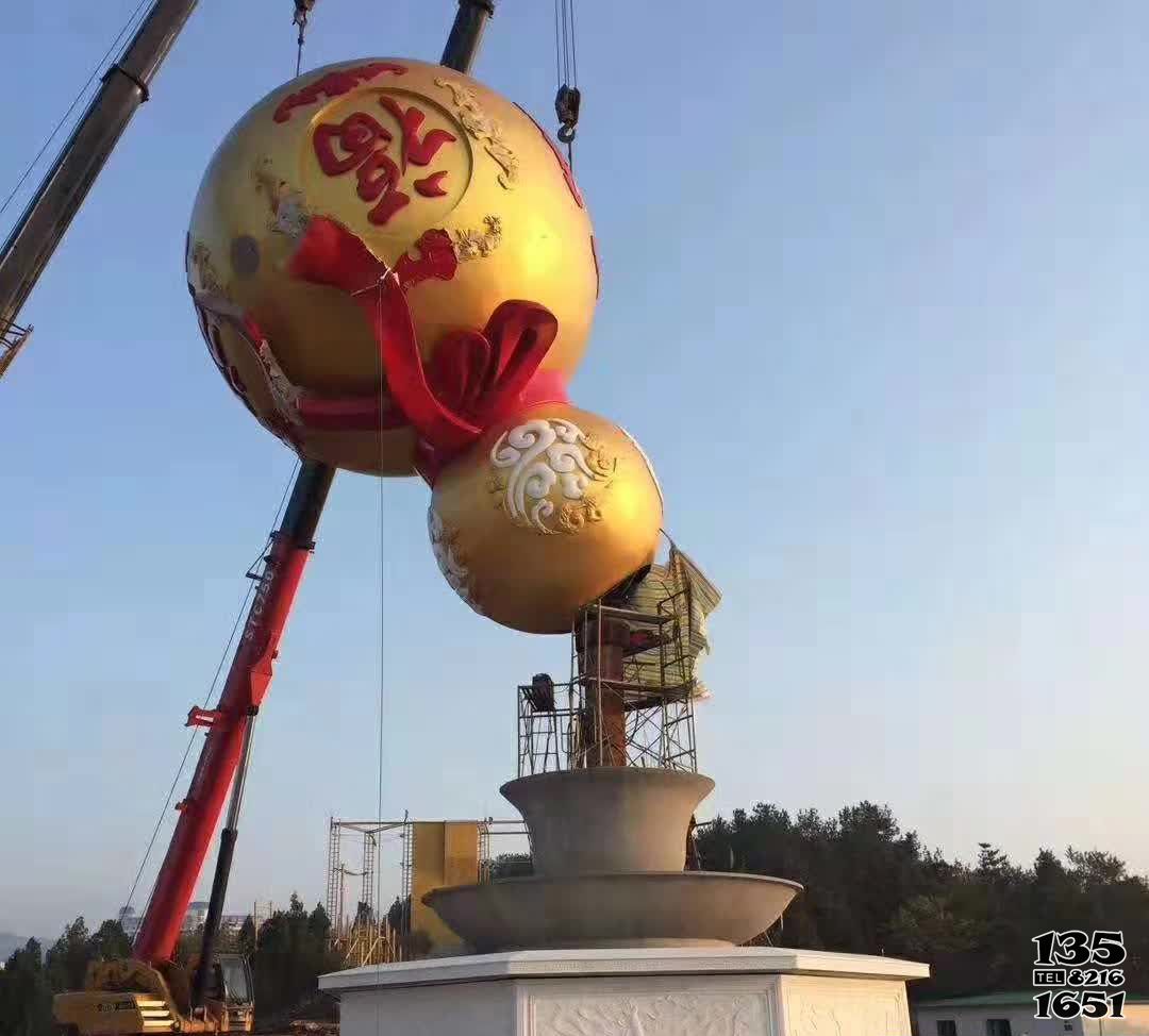 葫蘆雕塑-廣場創(chuàng)意不銹鋼倒掛葫蘆雕塑高清圖片