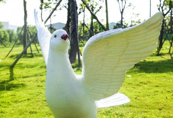 鴿子雕塑-公園草坪創意玻璃鋼樹脂放飛的鴿子雕塑