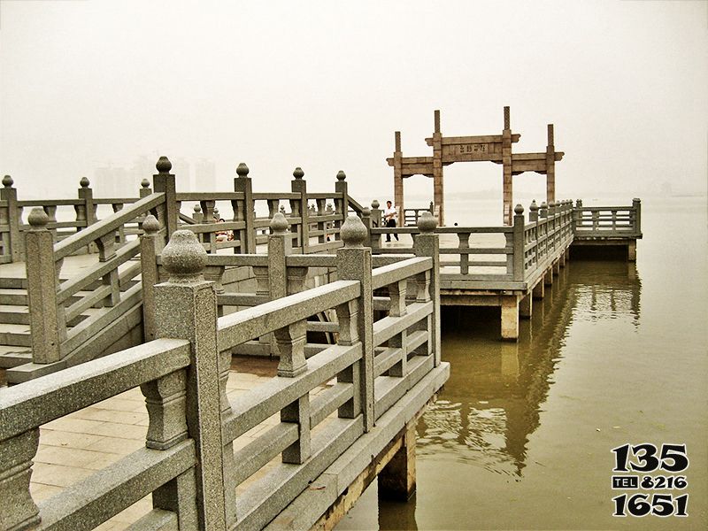 欄桿欄板雕塑-景區(qū)湖邊碼頭簡易大理石護欄桿高清圖片