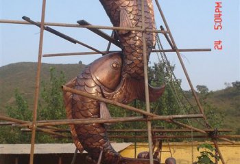 魚(yú)雕塑-戶外園林兩只大號(hào)不銹鋼噴漆鯉魚(yú)雕塑