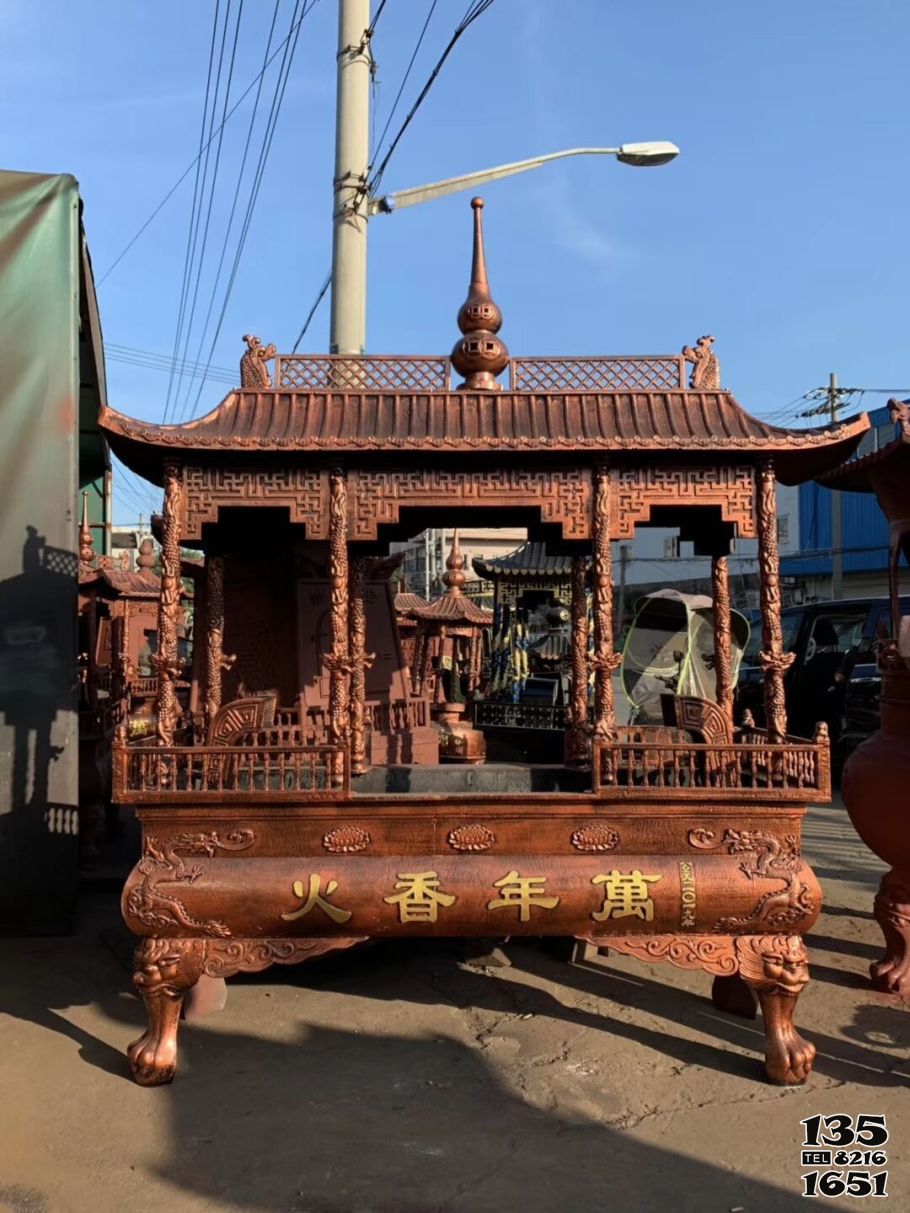 香爐雕塑-寺院戶(hù)外祭祀焚燒香紅銅香爐雕塑高清圖片