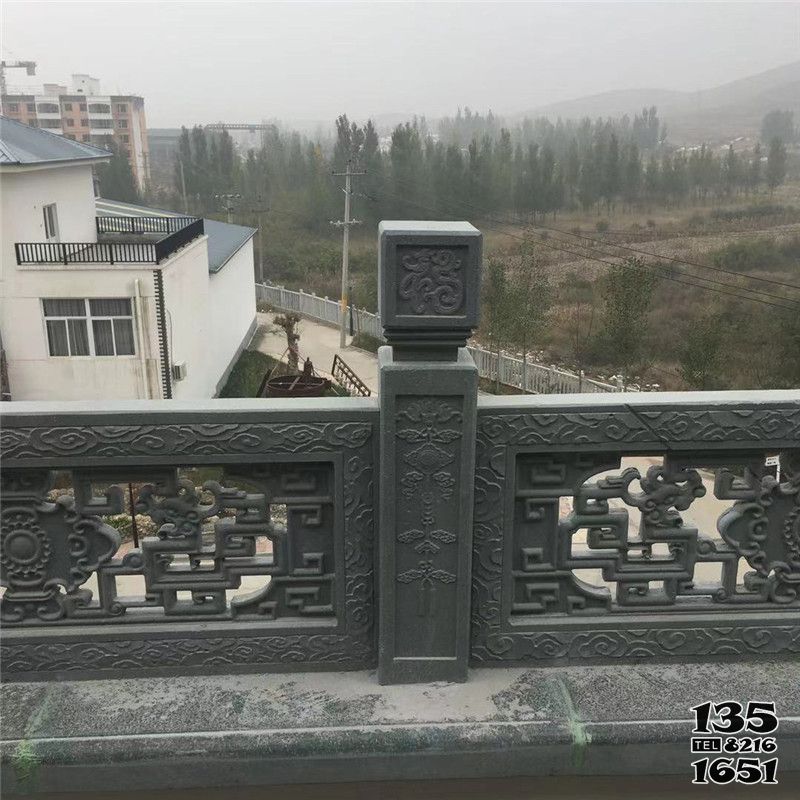 欄桿欄板雕塑-庭院陽臺(tái)青石仿古鏤空欄桿護(hù)欄雕塑高清圖片