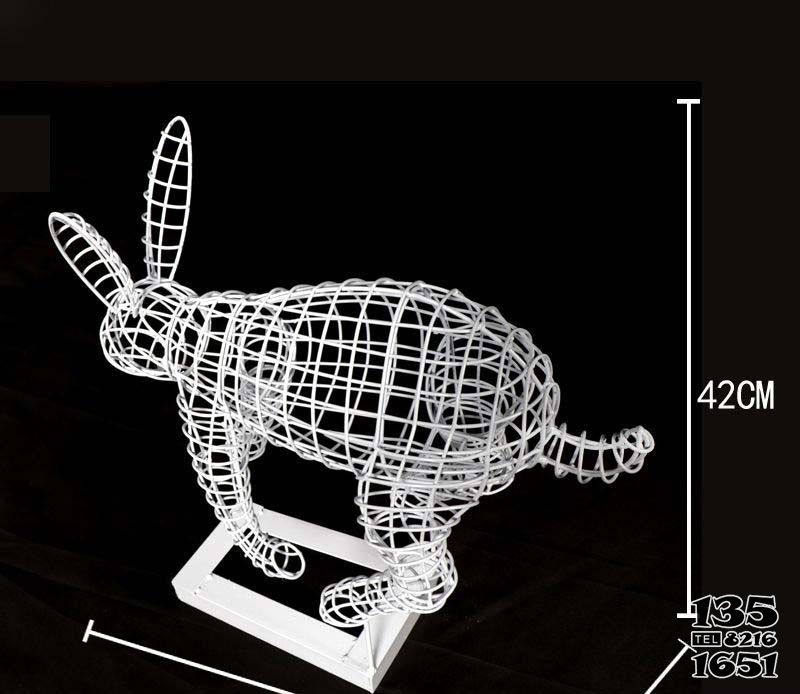 兔子雕塑-室內裝飾一只不銹鋼鏤空兔子雕塑高清圖片