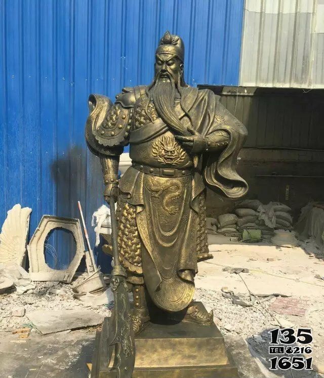 關(guān)公雕塑-戶外廣場不銹鋼仿銅摸胡子的關(guān)公雕塑高清圖片