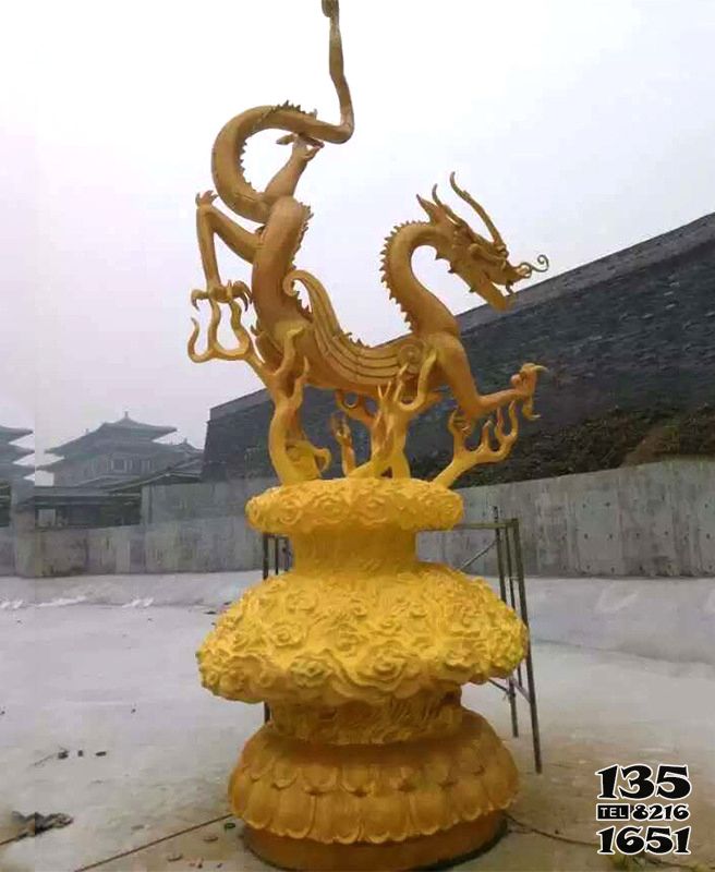 龍雕塑-景區庭院純金鑄造神獸飛龍雕塑高清圖片