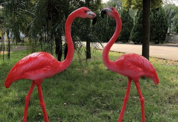 火烈鳥雕塑-室內(nèi)景區(qū)擺放的玻璃鋼火烈鳥雕塑