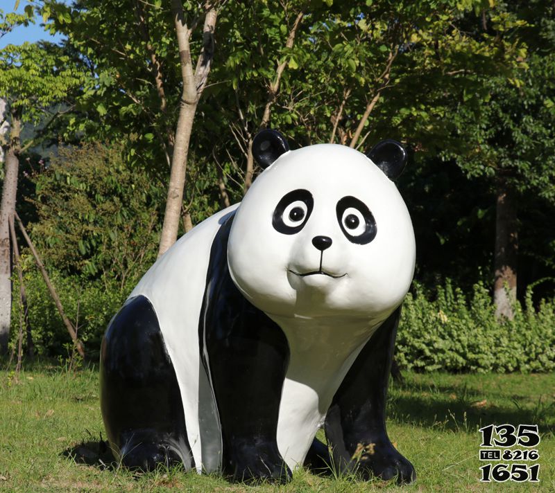 熊貓雕塑-動物園景區(qū)光面坐姿玻璃鋼熊貓雕塑高清圖片