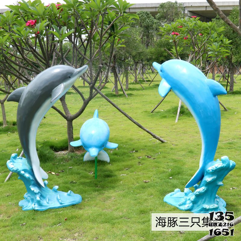 海豚雕塑-公園一家三口不銹鋼海豚雕塑高清圖片