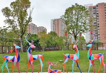 梅花鹿雕塑-園林景觀(guān)玻璃鋼彩繪五顏六色的梅花鹿雕塑