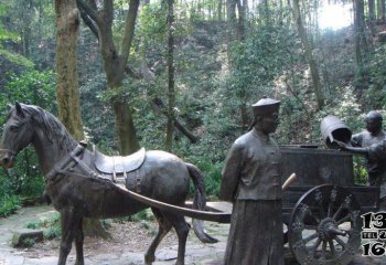 馬車雕塑-景區商業街擺放做舊仿古兒童打水青銅馬車雕塑