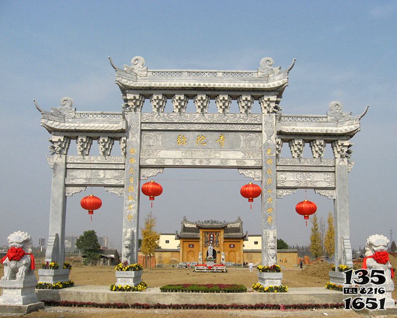 牌坊雕塑-寺院景區(qū)新款青石牌坊山門(mén)石雕高清圖片