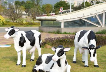 牛雕塑-城市花園三只玻璃鋼牛雕塑