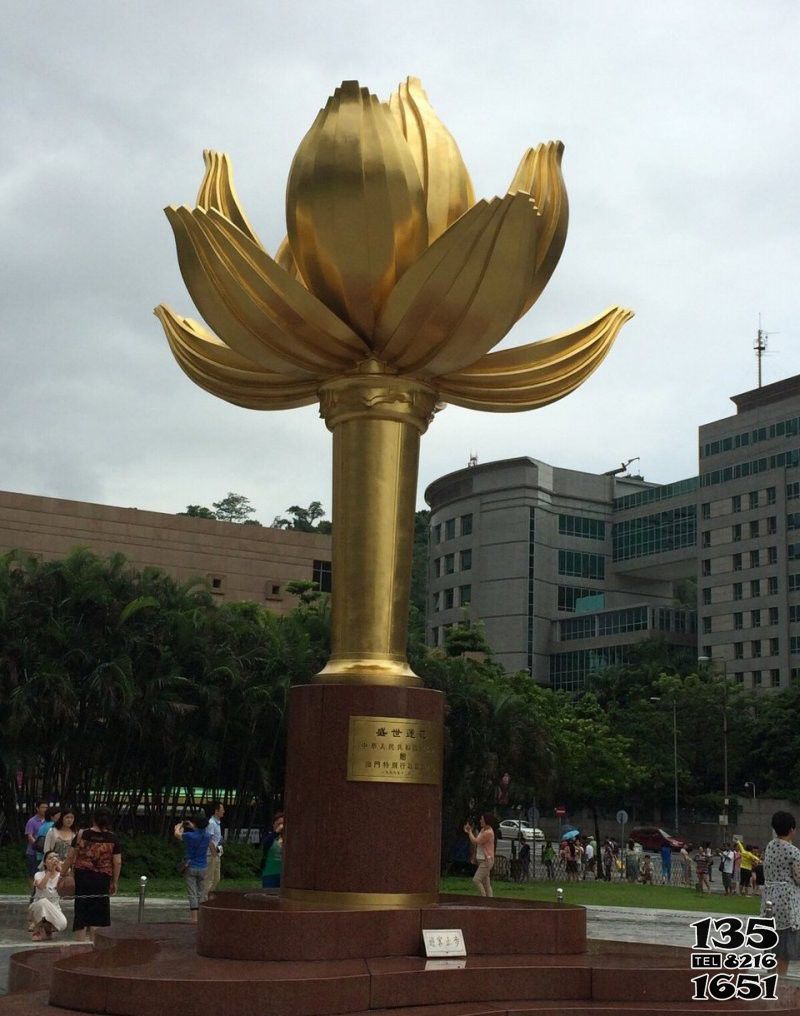 荷花雕塑-不銹鋼城市金色蓮花雕塑高清圖片