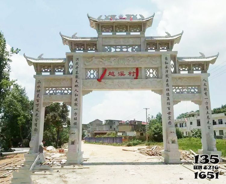 牌坊雕塑-大理石鏤空三門五樓仿古牌坊新村鎮口裝飾擺件高清圖片