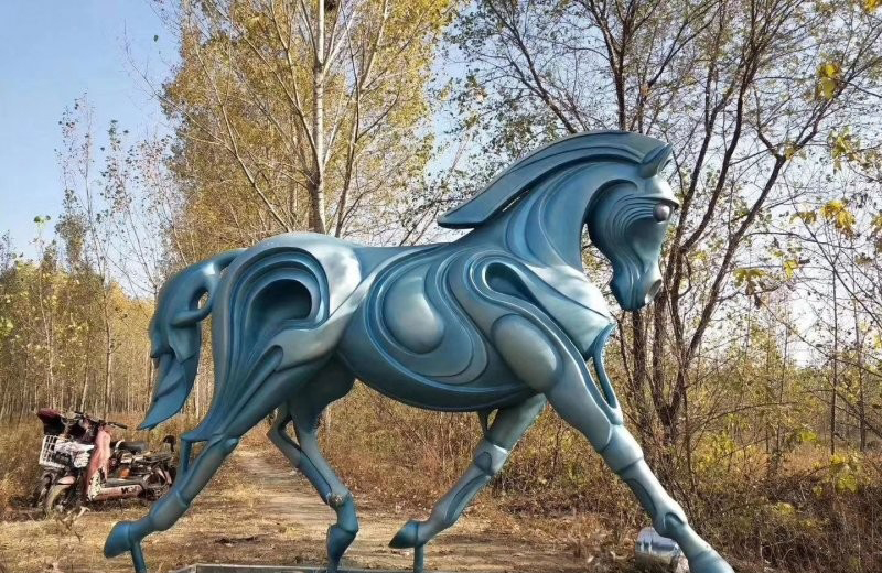 玻璃鋼仿銅青銅抽象奔馬-玻璃鋼仿銅抽象奔馬 公園動物雕塑高清圖片